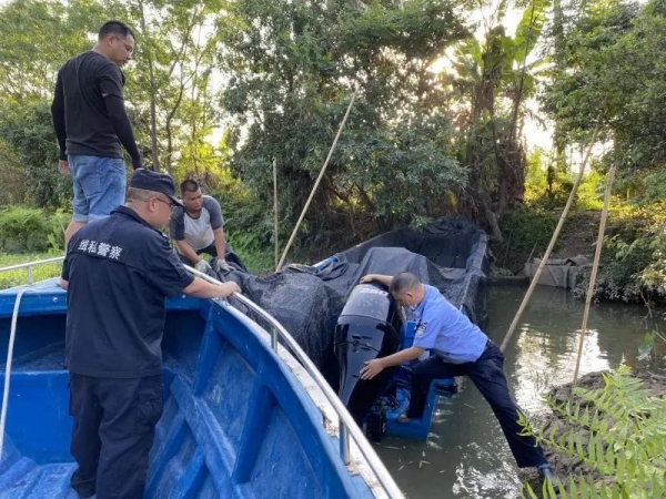 (视频)“釜底抽薪” ! 黄埔海关查扣涉嫌走私的“三无”船舶54艘w2.jpg