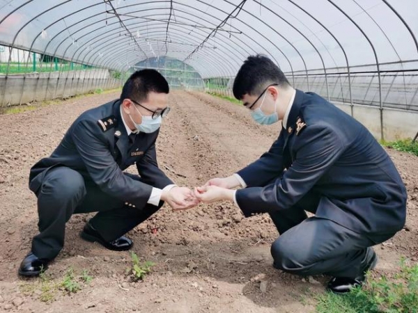 党史学习路上，当“老干部”遇到“小年轻”-18.jpg