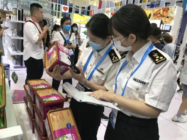 海关强化监管优化服务为首届中国国际消费品博览会成功举办保驾护航-2.jpg