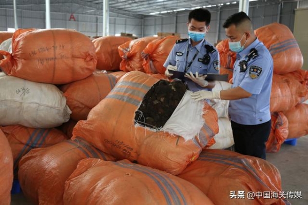 东兴海关缉私分局查获走私人发3.18吨-3.jpg