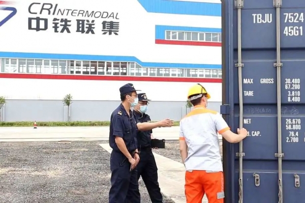 “稳外贸稳外资 青岛海关在行动”之二十一 | 专访胶州海关关长张清海w9.jpg