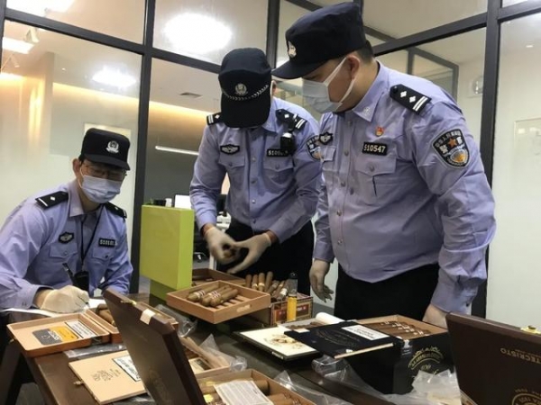 广州海关破获2200万元走私雪茄案，三名犯罪嫌疑人被抓获-1.jpg