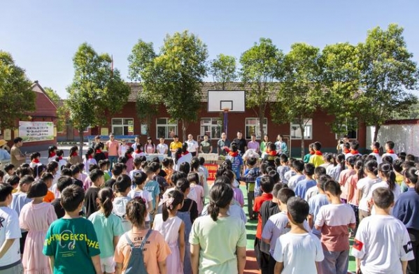 河南鲁山：海关携手爱心企业捐资助学 山村小学如童话般展现新貌-2.jpg