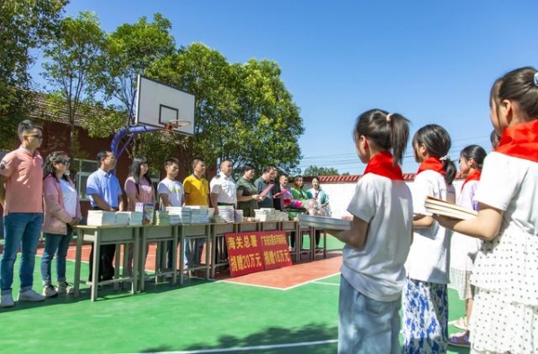 河南鲁山：海关携手爱心企业捐资助学 山村小学如童话般展现新貌-4.jpg