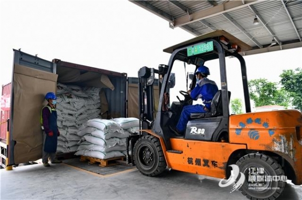 首批保税进口大宗农产品进入江津综保区-2.jpg