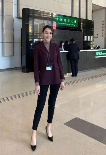 黄嘉雯做海关 日日似去饮-1.jpg