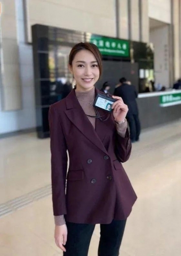 黄嘉雯做海关 日日似去饮-4.jpg