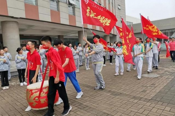 天津港保税区空港学校毕业班轻松减压迎中考活动纪实-18.jpg