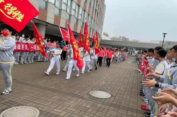 天津港保税区空港学校毕业班轻松减压迎中考活动纪实-19.jpg