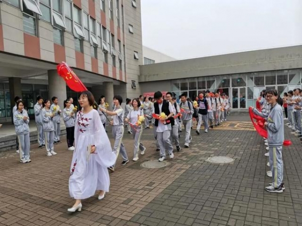 天津港保税区空港学校毕业班轻松减压迎中考活动纪实-22.jpg