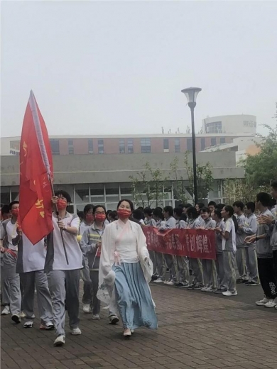 天津港保税区空港学校毕业班轻松减压迎中考活动纪实-23.jpg