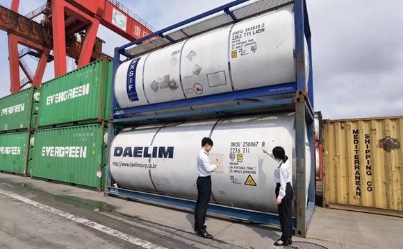 前5个月重庆外贸进出口总值3047.7亿元 同比增长近4成-1.jpg