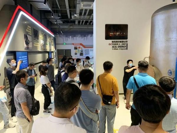 保税区开展重点工贸企业有限空间实操培训-3.jpg