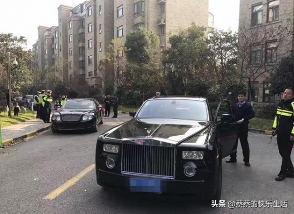 被海关扣押的走私车，最后到了哪里？内部人告诉你实情，大开眼界-3.jpg