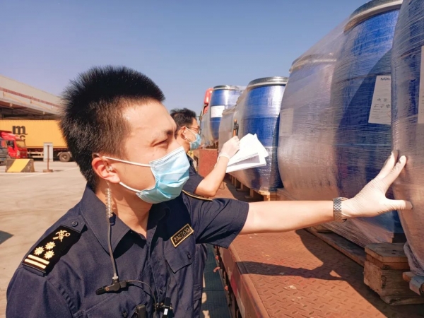 我为群众办实事 | 南京海关助力苏州园区港外贸集装箱在家门口“登轮出海”w2.jpg