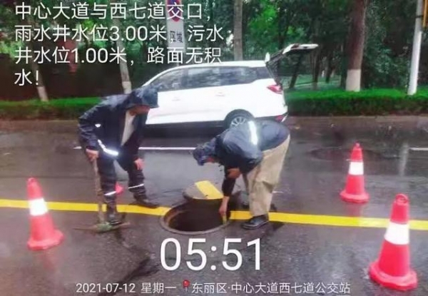 保税区筑牢防线 全力应对强降雨-5.jpg