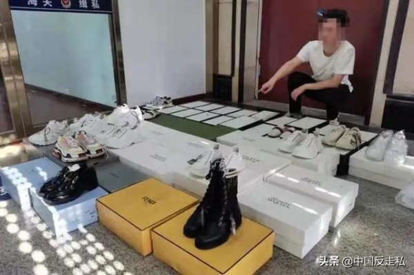 【国门利剑2021】长沙海关缉私局破获一起走私奢侈品进境案-2.jpg