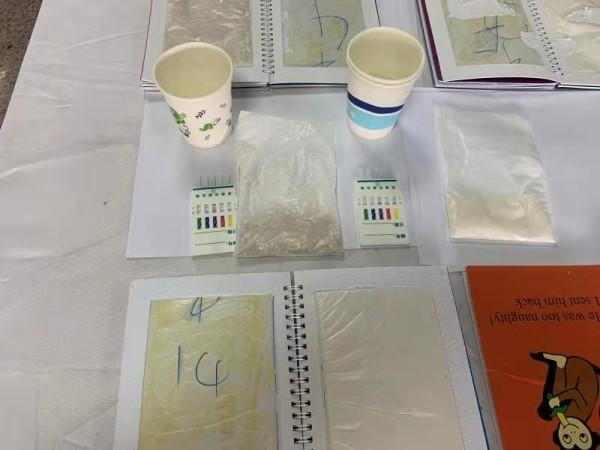 “儿童图书”暗藏玄机，浦东国际机场海关在同一航班连续查获3起毒品案-1.jpg