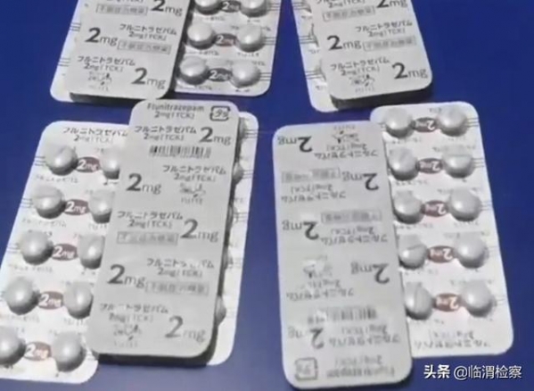 危险的"蓝精灵"！苏州海关在饼干盒中查获百粒第三代毒品-1.jpg