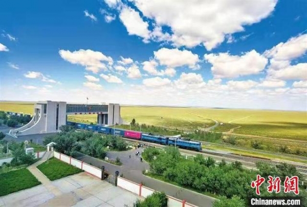 较去年提前43天 中蒙最大陆路口岸今年进出口中欧班列突破20万标准箱-1.jpg