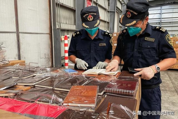 宁波海关查获违反"一个中国"原则的记事本近4万本-1.jpg