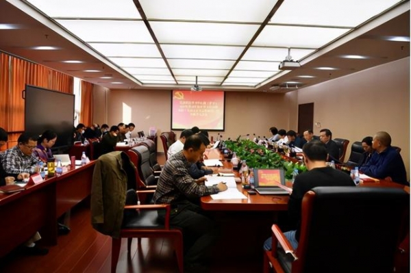 两江新区保税港区党委理论学习中心组专题学习党的十九届五中全会精神-1.jpg