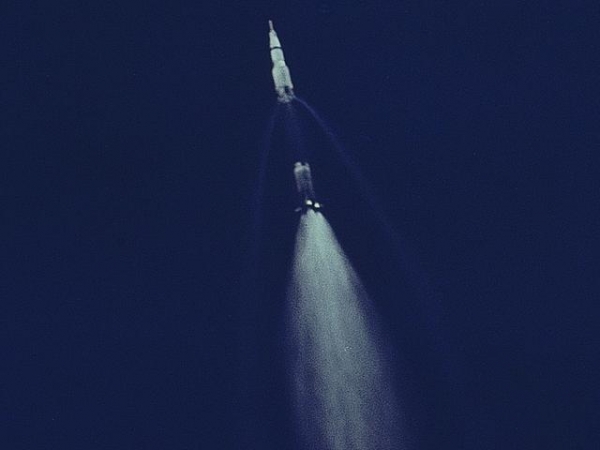 宇航员从月球回来还要过海关？50年前文件曝光，还带回太空货物-9.jpg