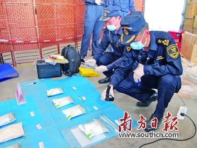 皇岗海关退运未报检，危险化学品12.3吨-1.jpg