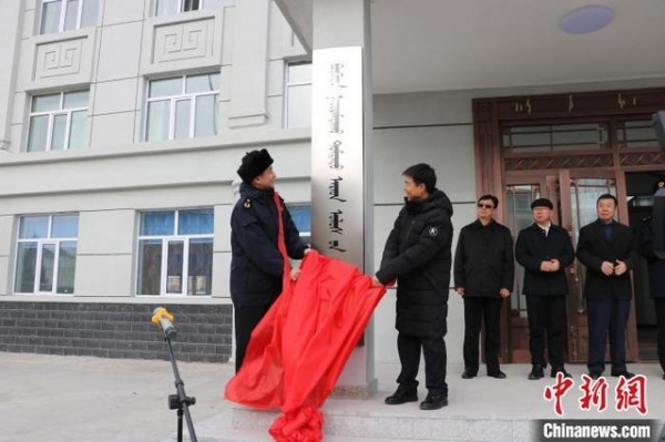 中国额布都格海关挂牌 正式对外办理海关业务-2.jpg