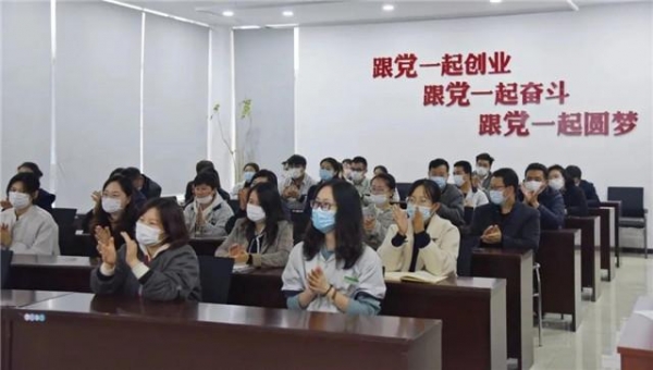 威海综合保税区总工会举办心理健康主题讲座-2.jpg