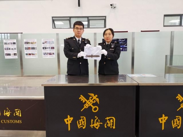 乌鲁木齐海关向文物部门移交珍贵文物-1.jpg