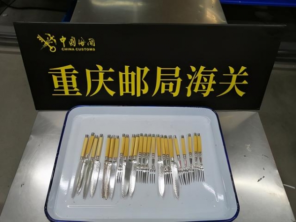 24件！重庆海关查获一批象牙制品-1.jpg