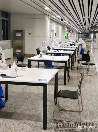 兴平支援机场海关疫情防控人员凯旋归来-2.jpg