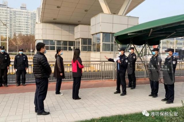 潍坊保税公安组织开展秋冬季疫情防控应急演练-7.jpg