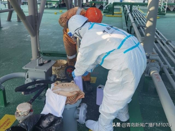 董家口港海关“先放后检”进口原油300余万吨-1.jpg