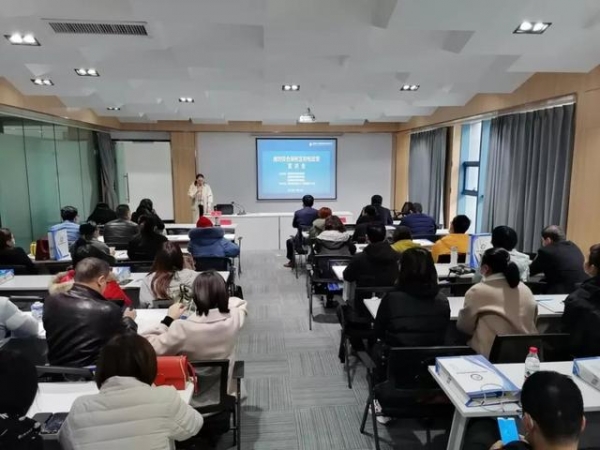 潍坊综合保税区人力资源服务产业园举办财税政策宣讲会-1.jpg