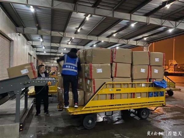 天河机场跨境电商进出口货物总量同比增长285%-4.jpg