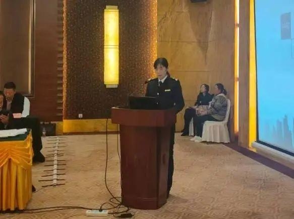市商务局会同市企业家协会召开综合保税区政策环境恳谈会-7.jpg