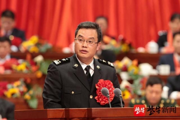 礼赞抗疫英雄｜无锡海关驻机场办事处副主任易海华：海关人有令即战、战则必胜-1.jpg