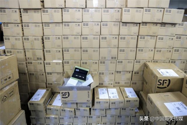 拱北海关查办“水客”走私案值逾18亿元-2.jpg