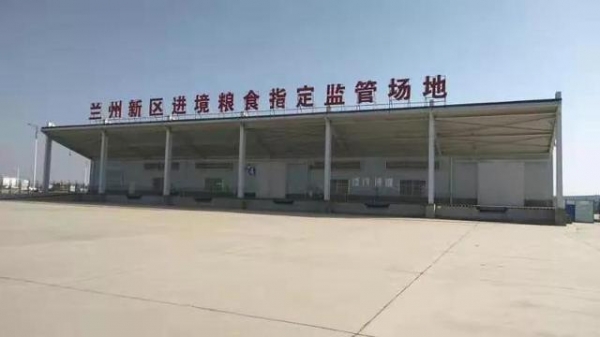 哈萨克斯坦进口亚麻籽专列顺利运抵兰州新区-1.jpg