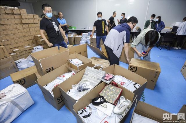拱北海关将建长效机制推综合治理打击“水客”走私-1.jpg