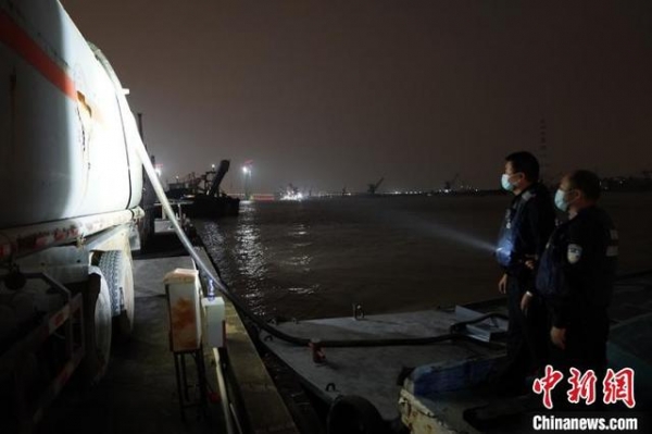 黄埔海关捣毁7个红油加工点，查扣嫌疑成品油177.97吨-1.jpg