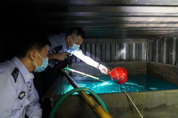 黄埔海关破获走私红油案 捣毁7个红油加工窝点-1.jpg