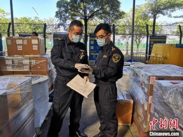 今年以来广州海关在空港货运渠道已检出404批不合格进口危险化学品-2.jpg
