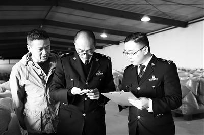 格尔木海关为特色产品出口“铺路搭桥”-1.jpg