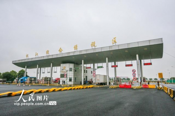 上海松江启动进口整车保税仓储展示功能-2.jpg