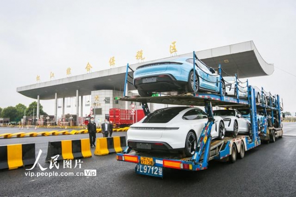 上海松江启动进口整车保税仓储展示功能-5.jpg