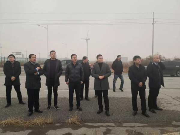 中粮集团一行到潍坊综合保税区北区参观考察-1.jpg