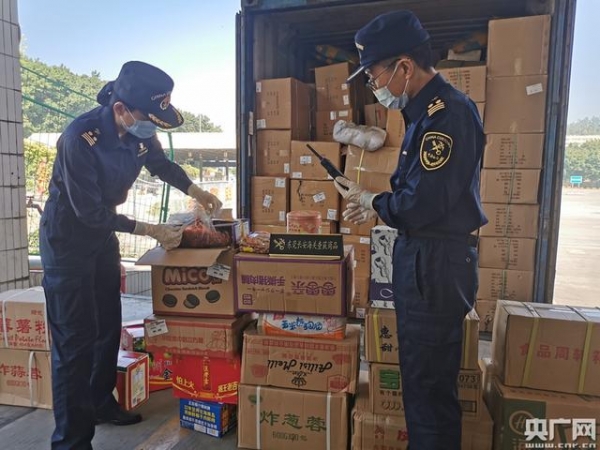 黄埔海关查获一批未申报出口食品-1.jpg